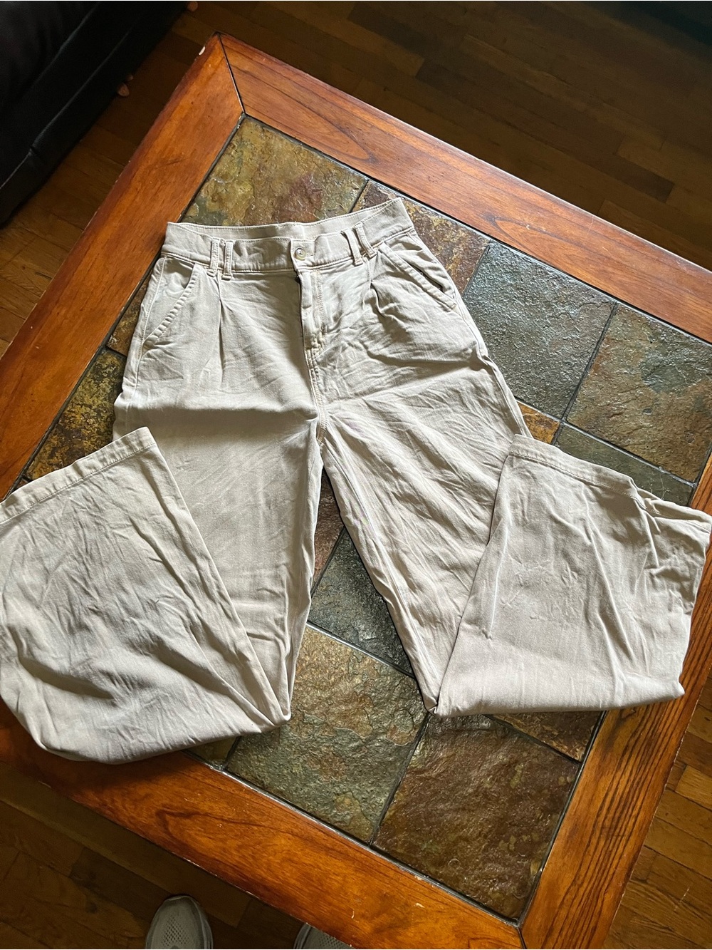 American Eagle women khakis size 4